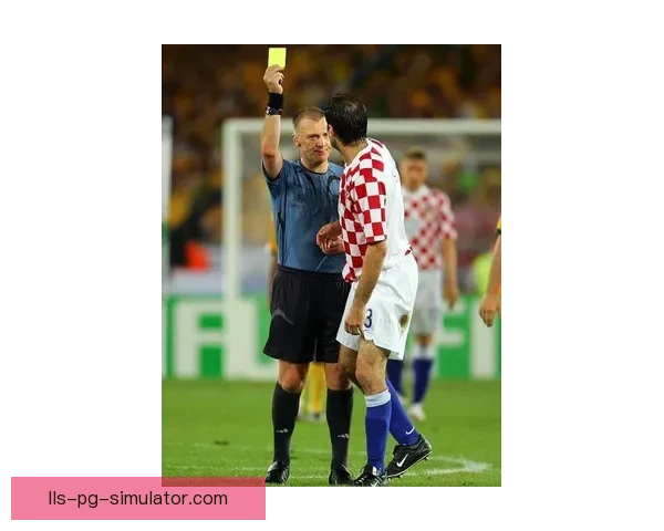 弗拉帕尔创造历史成为世界杯首位女性主裁判引关注