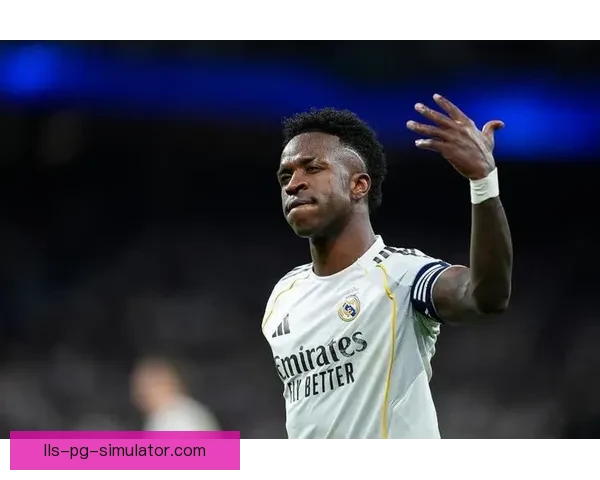 皇马官方发布维尼修斯马德里市中心巨幅广告点燃球迷热情席卷城市